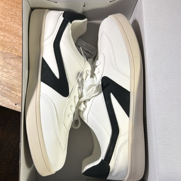 Dolce Vita Vassar Sneaker, Sz 10 NWT - Picture 3 of 6